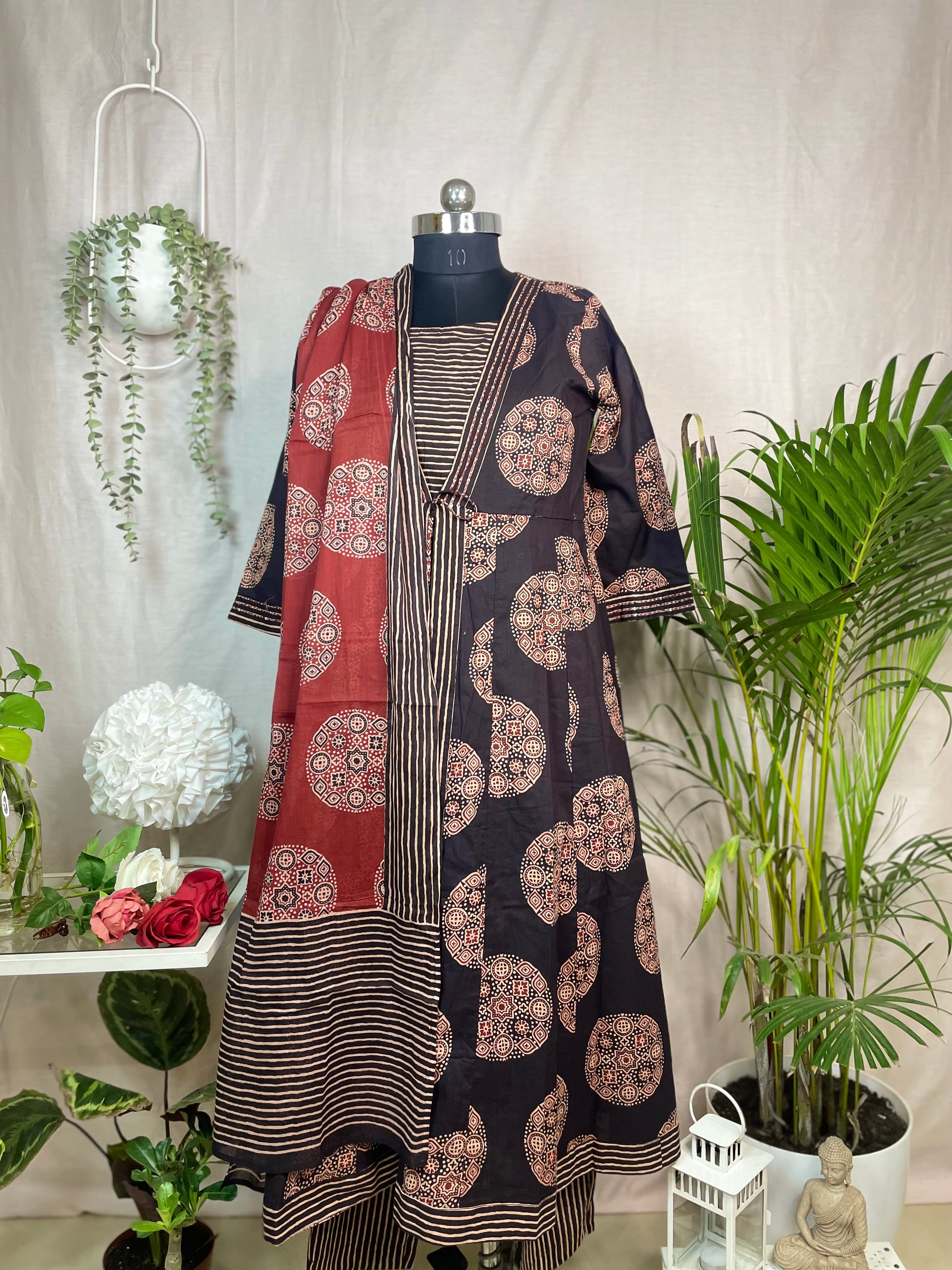 Kaira Rust Noir 3 Pcs Suit Set
