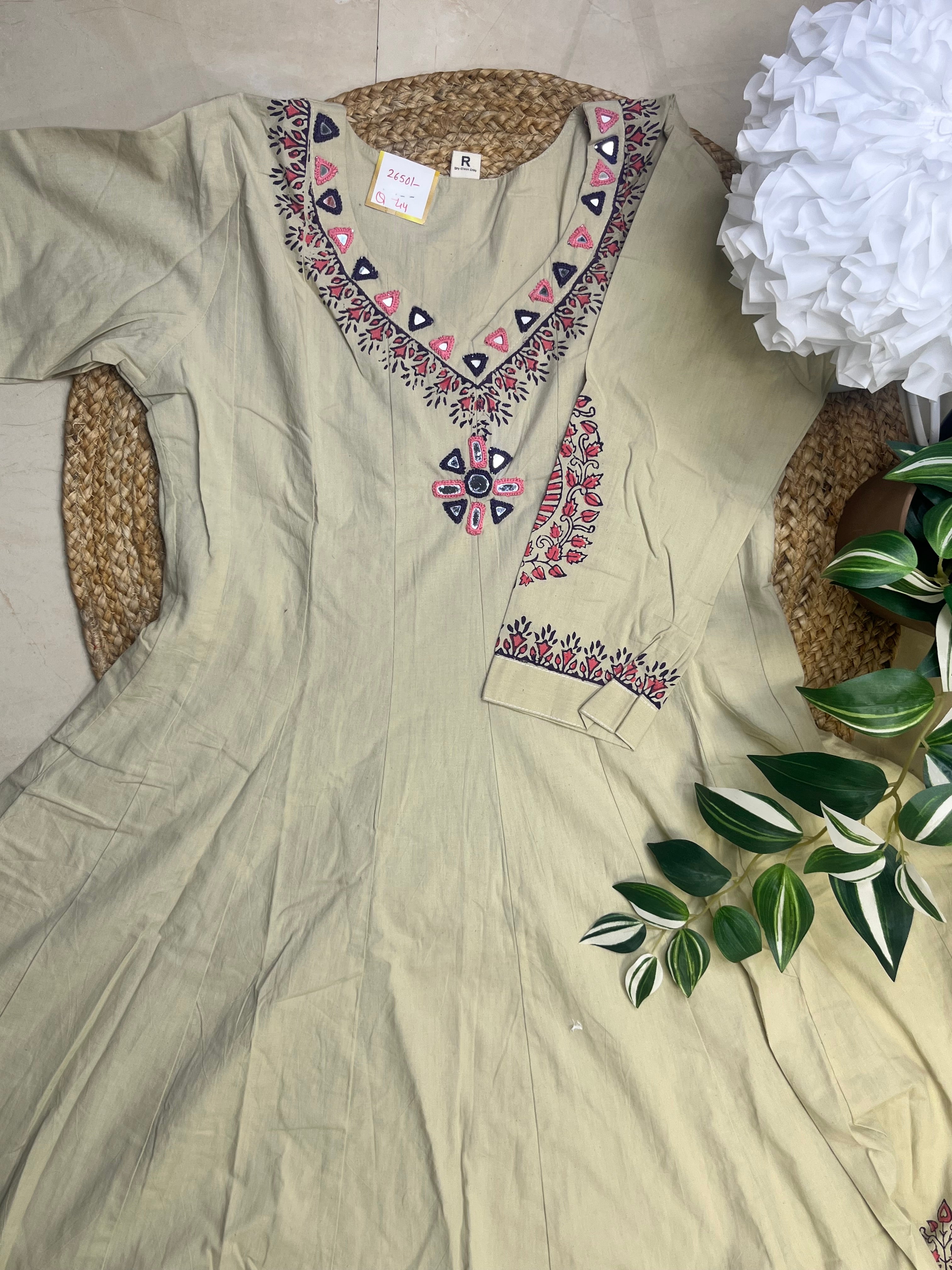 Shwea Élite Long Anarkali Co-ord Set