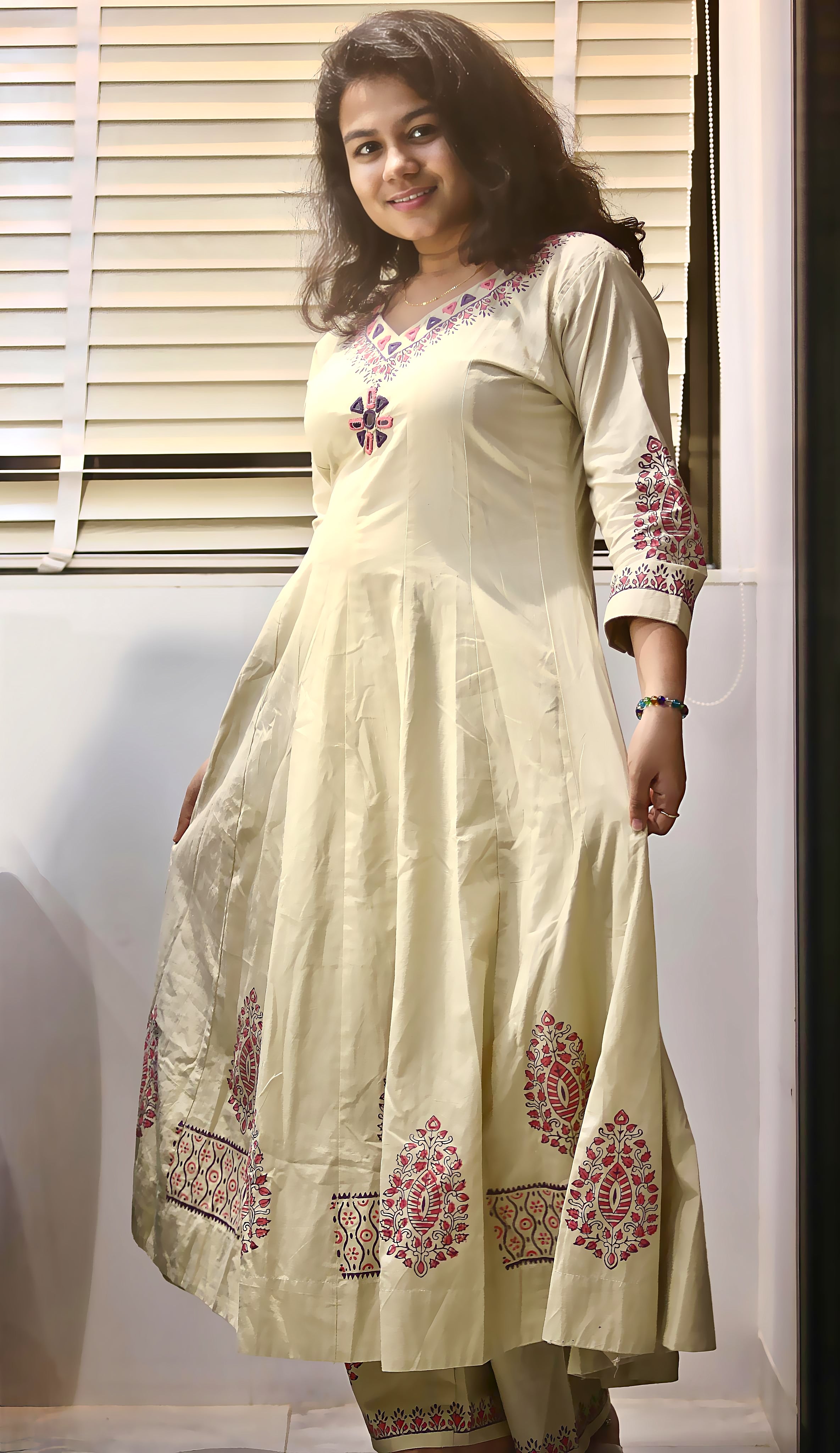 Shwea Élite Long Anarkali Co-ord Set