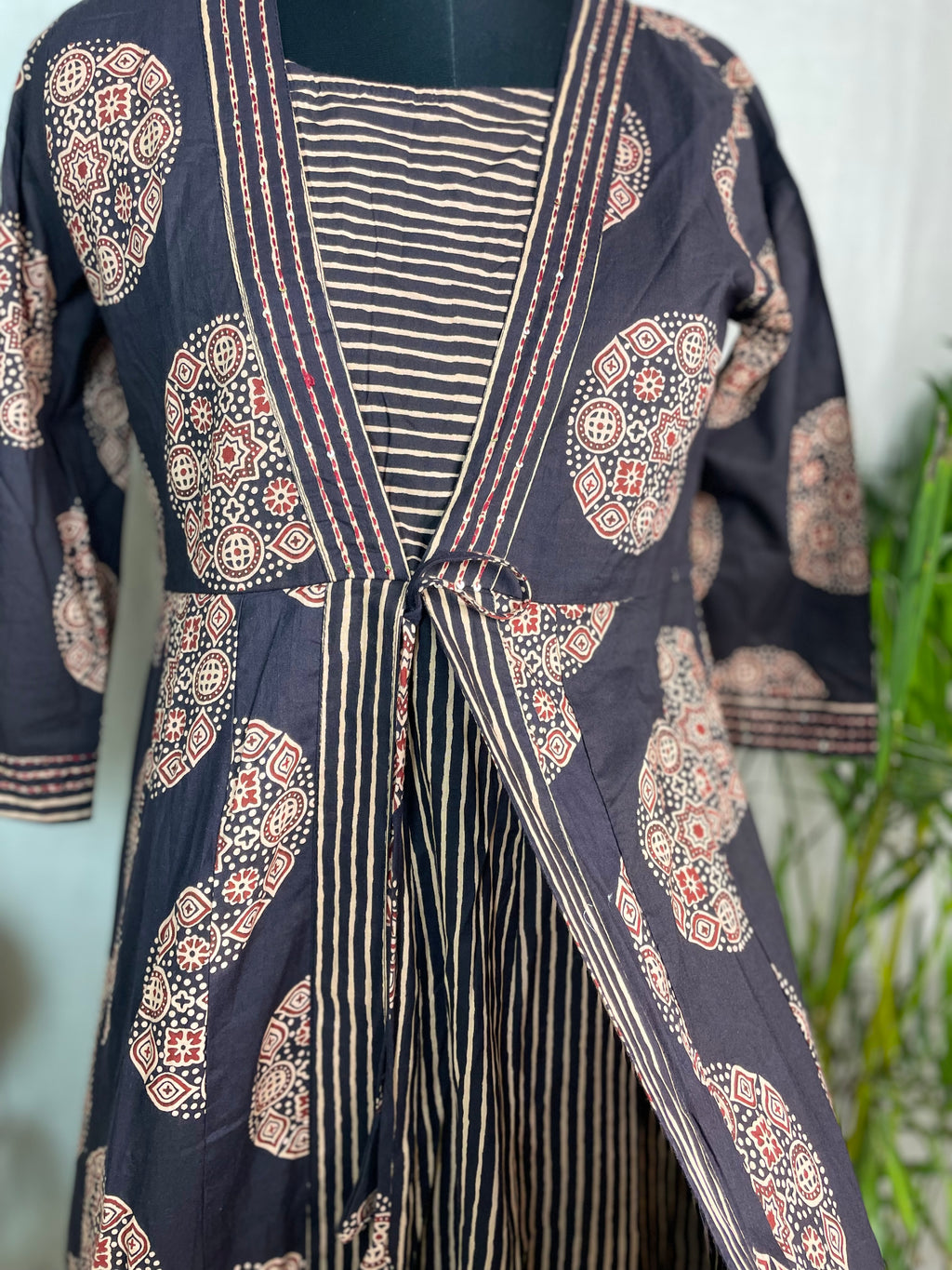 Kaira Rust Noir 3 Pcs Suit Set