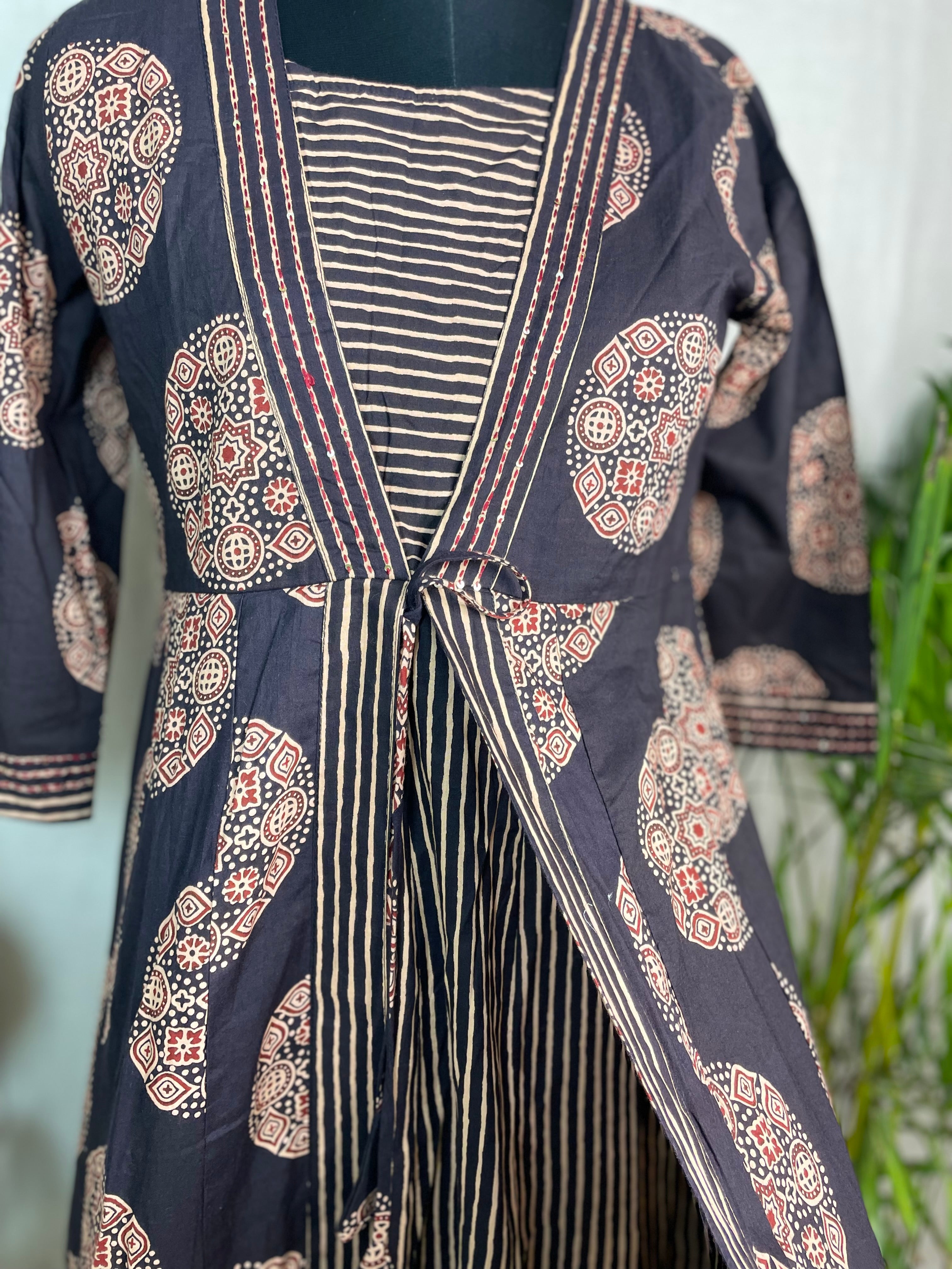 Kaira Rust Noir 3 Pcs Suit Set