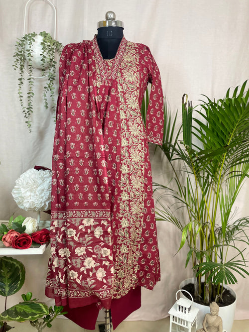 Aarna Maroon 3 Pcs Suit Set